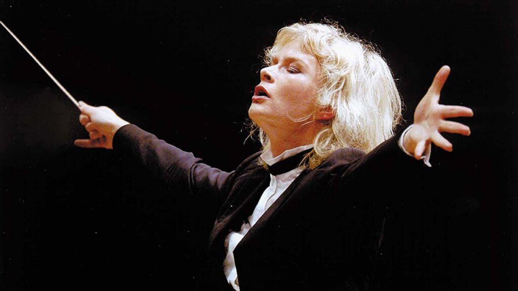 Renumita dirijoare Anu Tali, pe scena Festivalului Internațional George Enescu