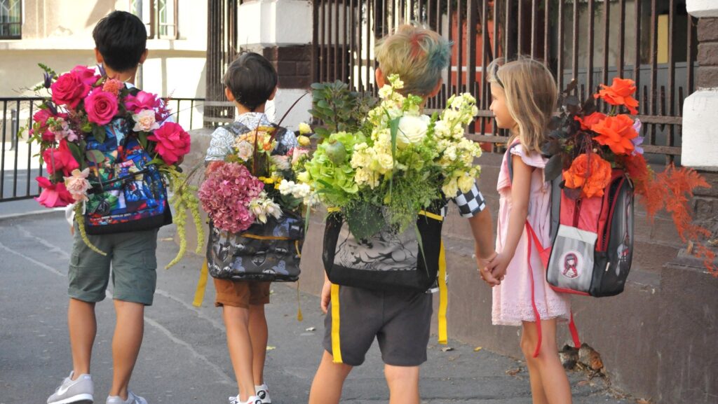 Renumitul florist Nicu Bocancea lansează colecția de buchete de flori „Back to school”