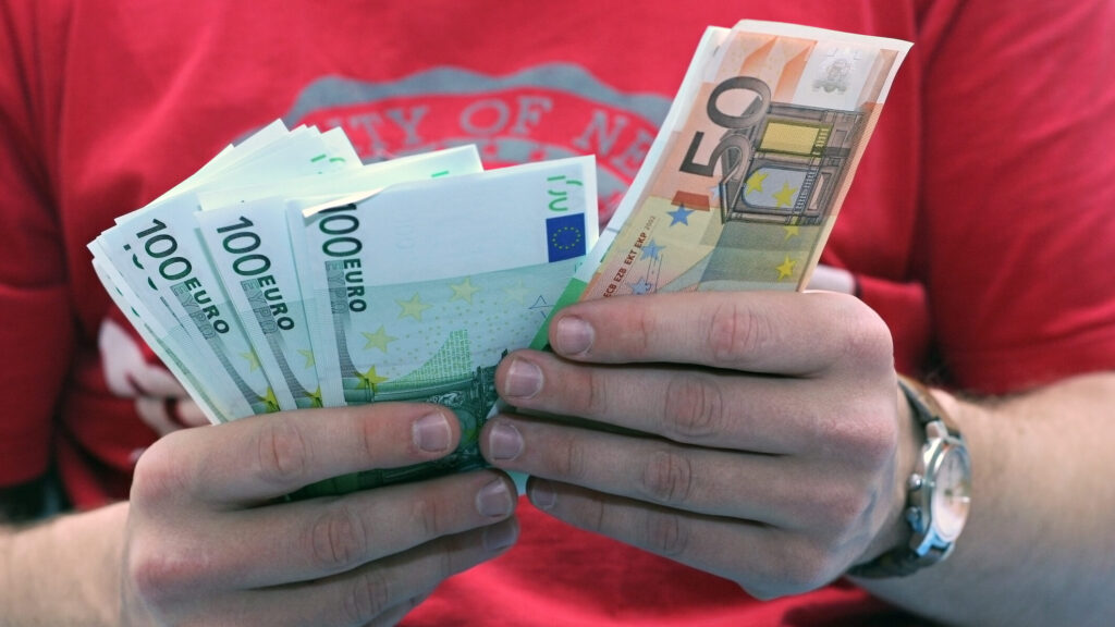 Salarii de 3000 de euro pe lună pentru români! N-ai nevoie de diplomă de BAC