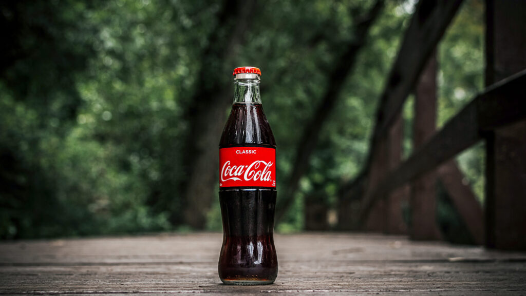 Sticlele de Coca-Cola ar putea dispărea! Ce vrea să facă UE