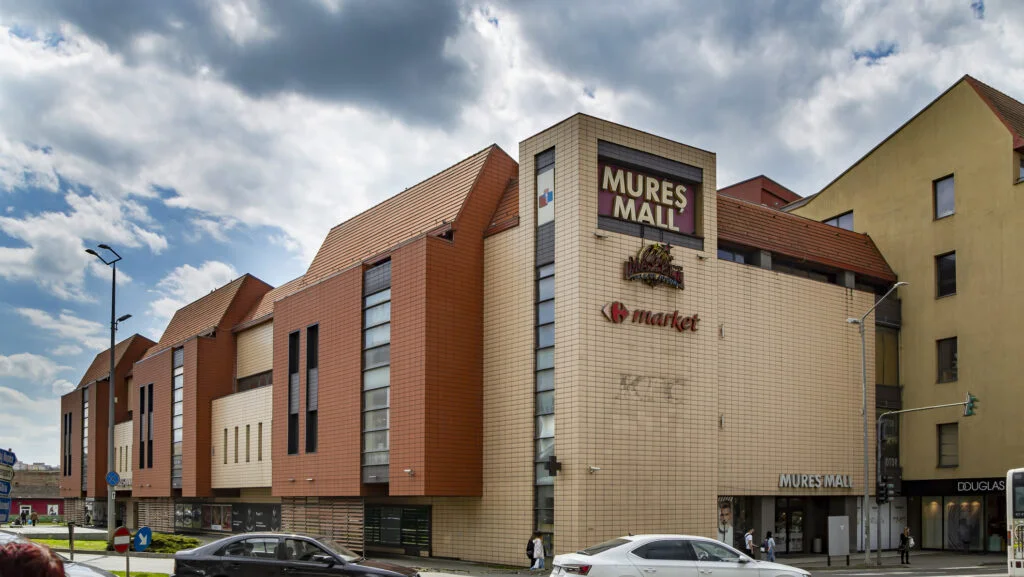 Mall-ul din Târgu Mureș devine bibliotecă. Tunul dat de două familii de milionari