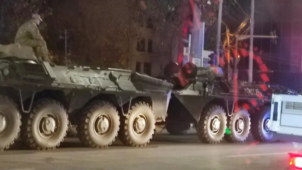 Tragedia dimineții în România! Un TAB al Armatei Române a făcut praf un autoturism
