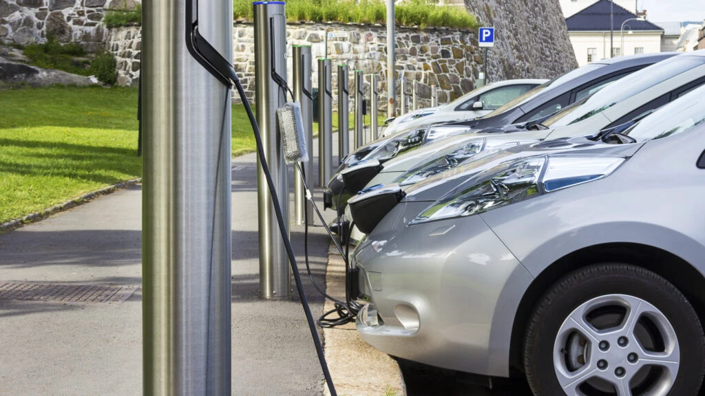 Ministrul Energiei, veste bună pentru cei care au mașini electrice: E un nou proiect
