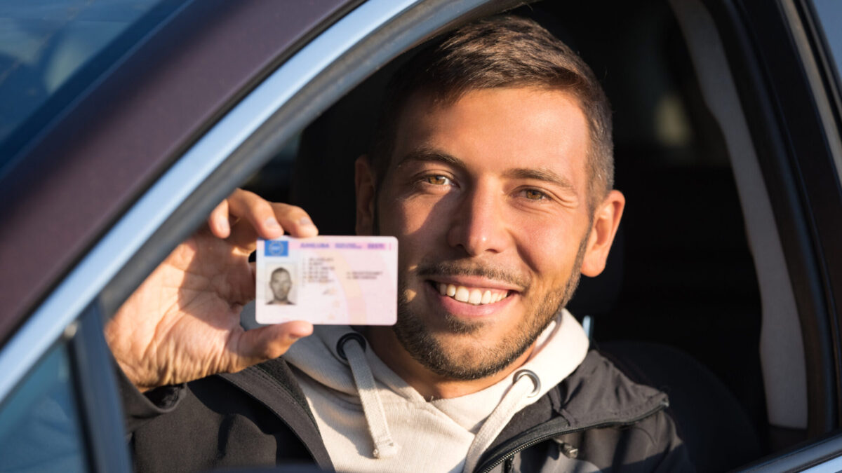 Trebuie să îşi schimbe permisul de conducere în 2024! Anunţ pentru şoferii din România