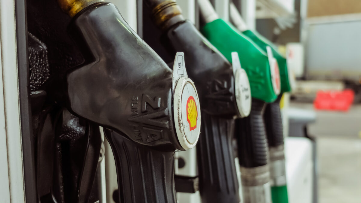 Se ieftinesc benzina și motorina înainte de weekend! Prețul carburanților, 24 noiembrie