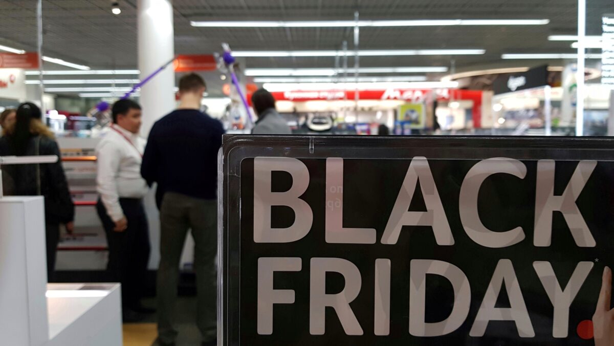 Black Friday. Ce obligații legale au vânzătorii? Clienții trebuie să își știe drepturile