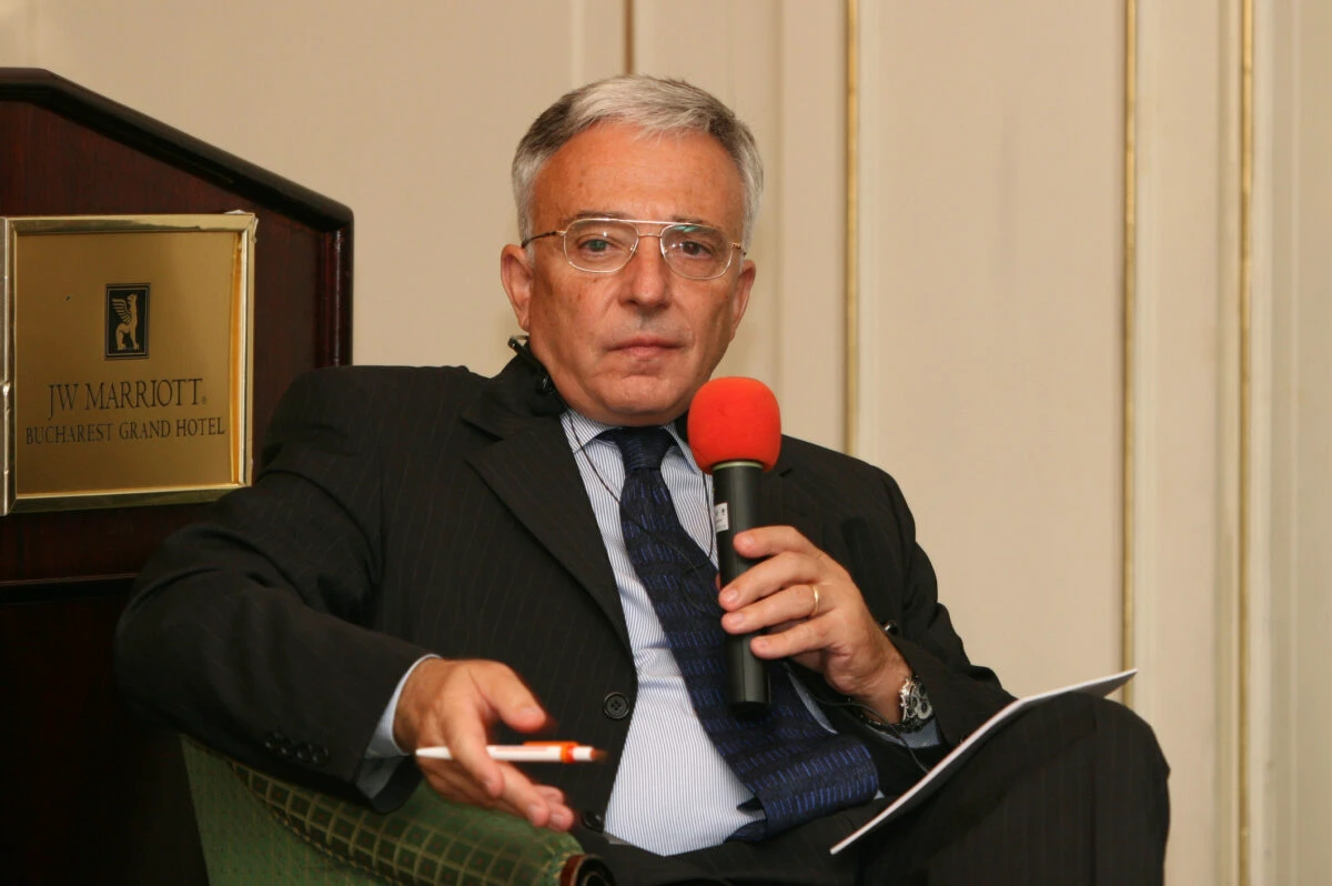Mugur Isărescu