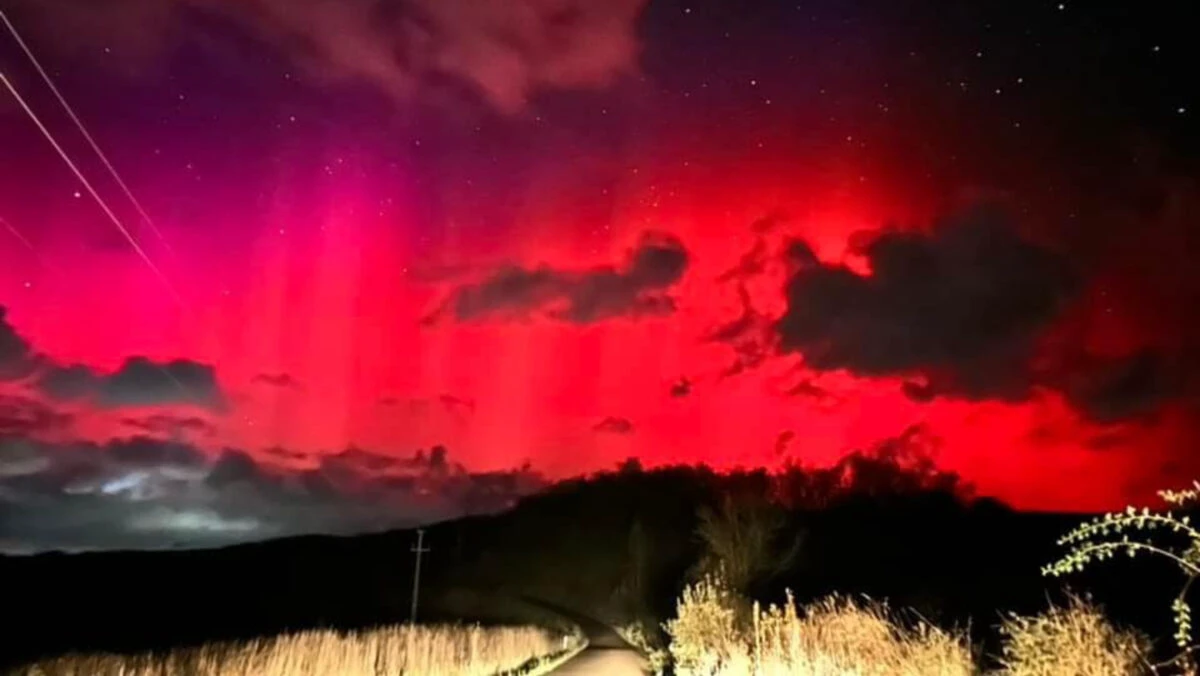 De ce a apărut Aurora Boreală pe cerul României? Specialiștii au explicația