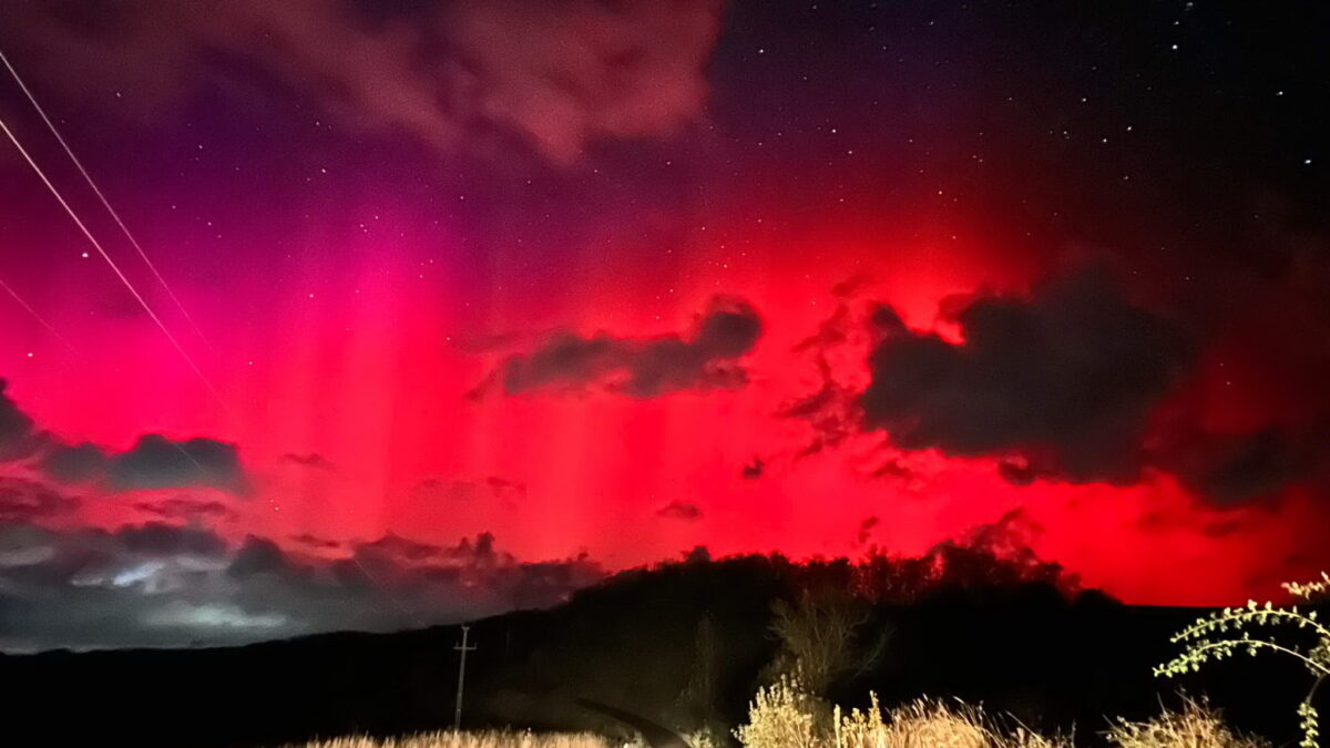 Fenomen unic pe cerul României! Cum s-a văzut Aurora Boreală roşie (FOTO)