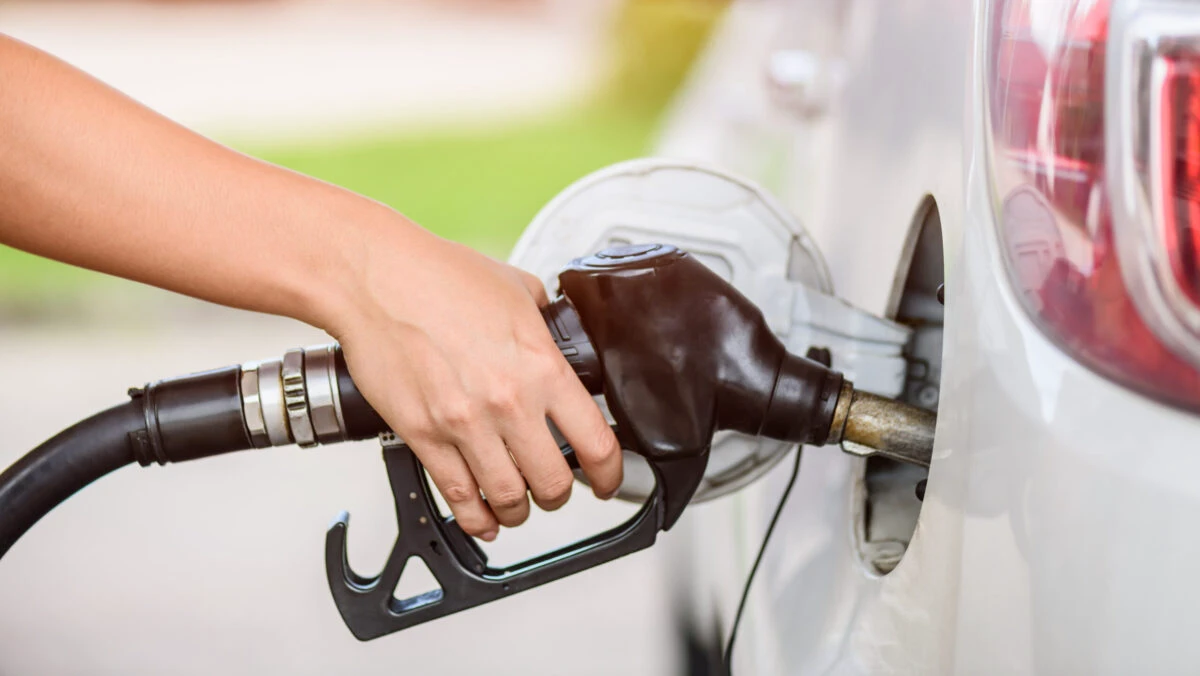 Prețul carburanților vineri, 5 aprilie. Plinul se scumpește iar înainte de weekend