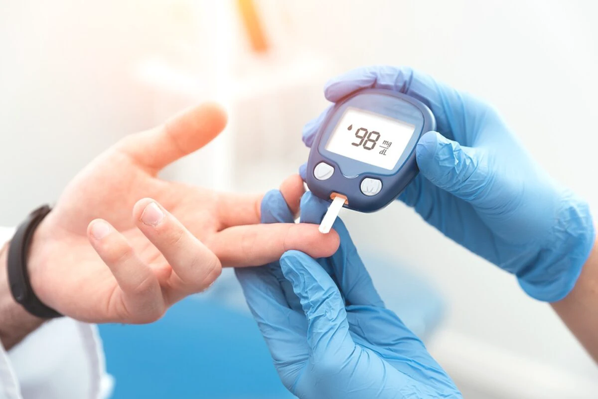 Cum pot fi prevenite complicațiile unei boli metabolice grave?