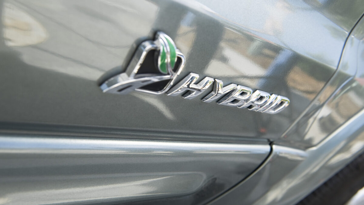 8 motive pentru care mașinile hibrid sunt o alegere mai inteligentă decât vehiculele electrice
