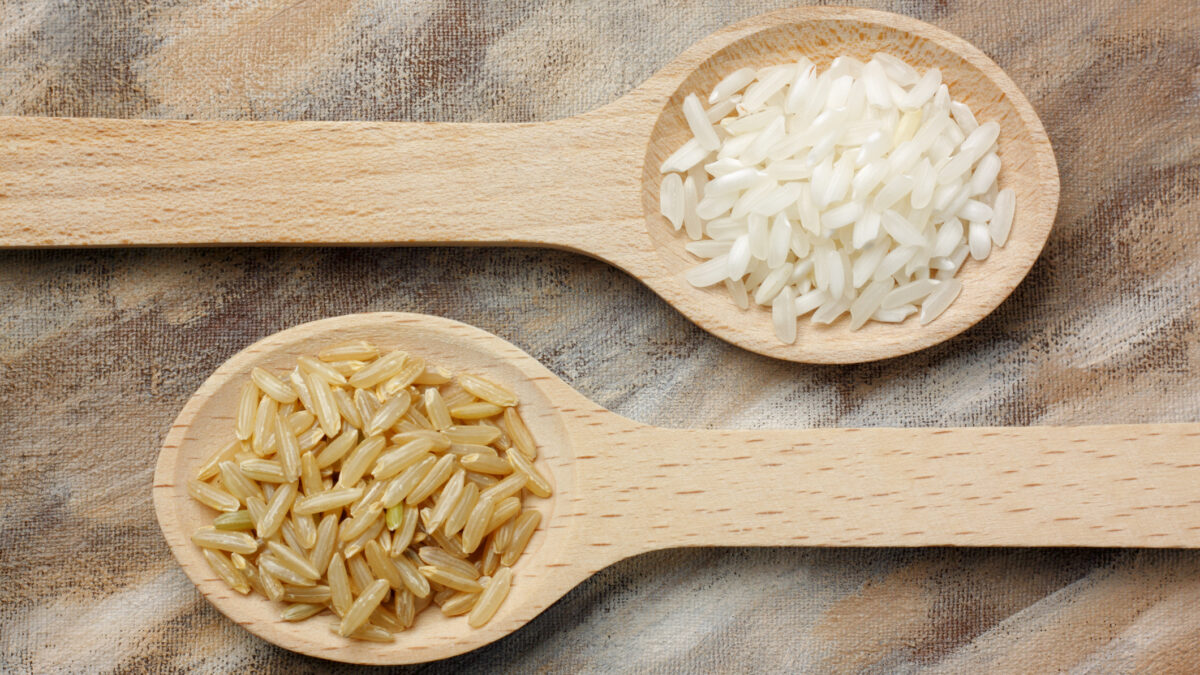 Diferența dintre orezul brun și orezul alb. Care este cel mai bun de fapt