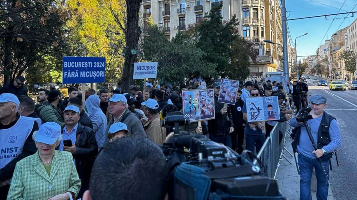 Bucureștenii au ieșit în stradă. S-au săturat de promisiunile deșarte ale primarului Nicușor Dan
