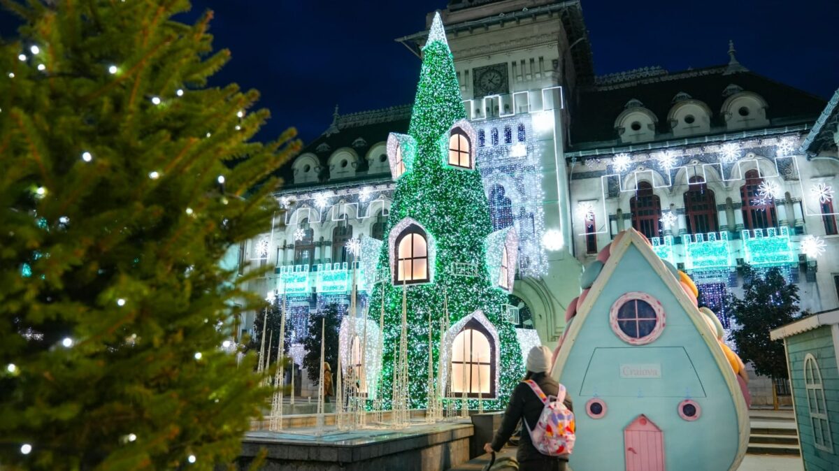 S-a deschis Târgul de Crăciun din Craiova! Are cea mai mare roată panoramică din România (VIDEO)