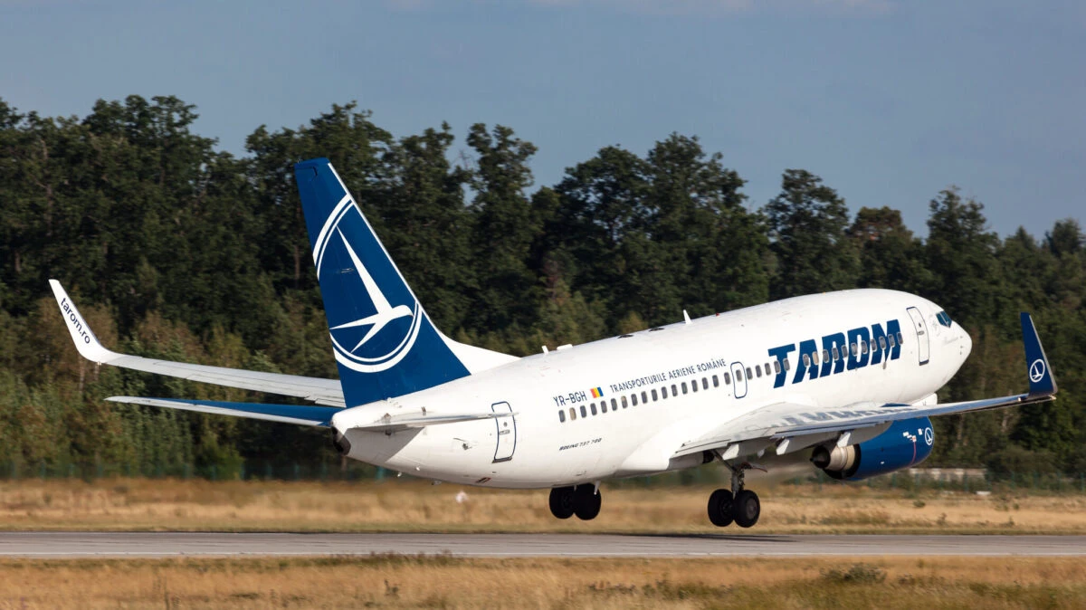 Sindicatele TAROM amenință cu blocarea zborurilor: Nu vom mai ridica avioanele