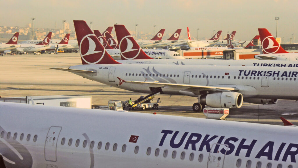 Turkish Airlines și-a anulat toate zborurile. Câţi pasageri români sunt afectaţi