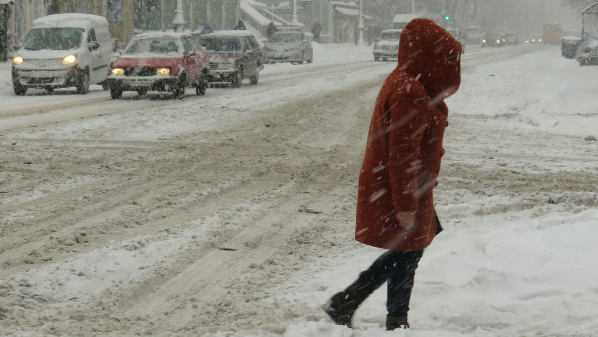 Iarna se dezlănțuie în România! Alertă ANM de viscol și ninsori
