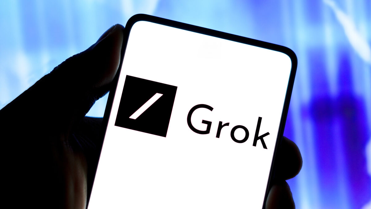 Elon Musk lansează Grok. E replica startup-ului său xAI pentru ChatGPT