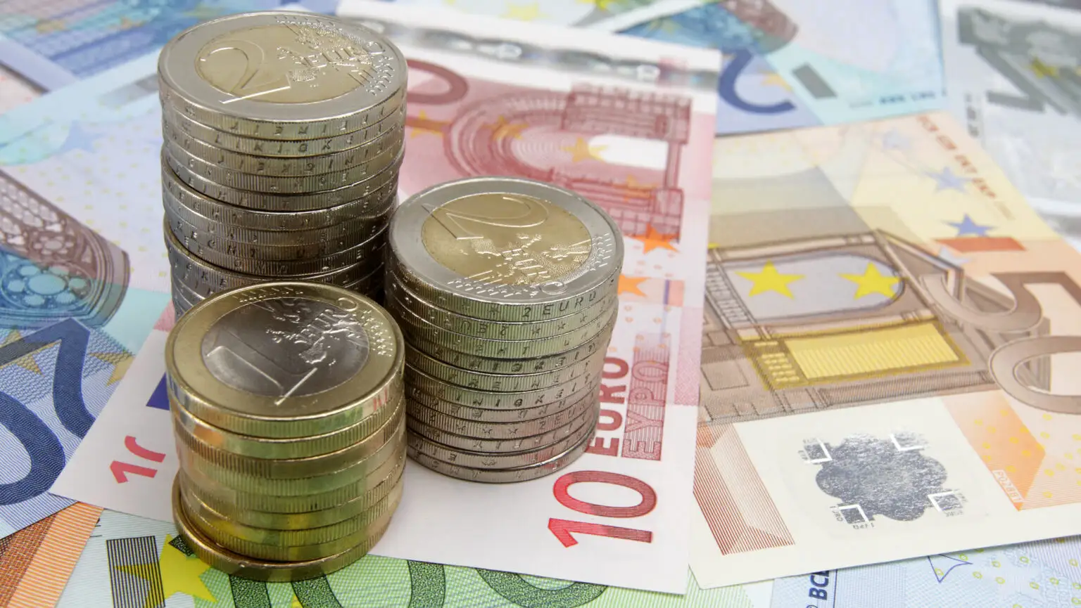 Dispar banii cash? Ce se întâmplă cu numerarul. Fenomenul nu poate fi oprit
