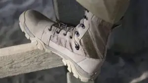 Descoperă eleganța și durabilitatea cu bocancii militari: alternativa cool și durabilă