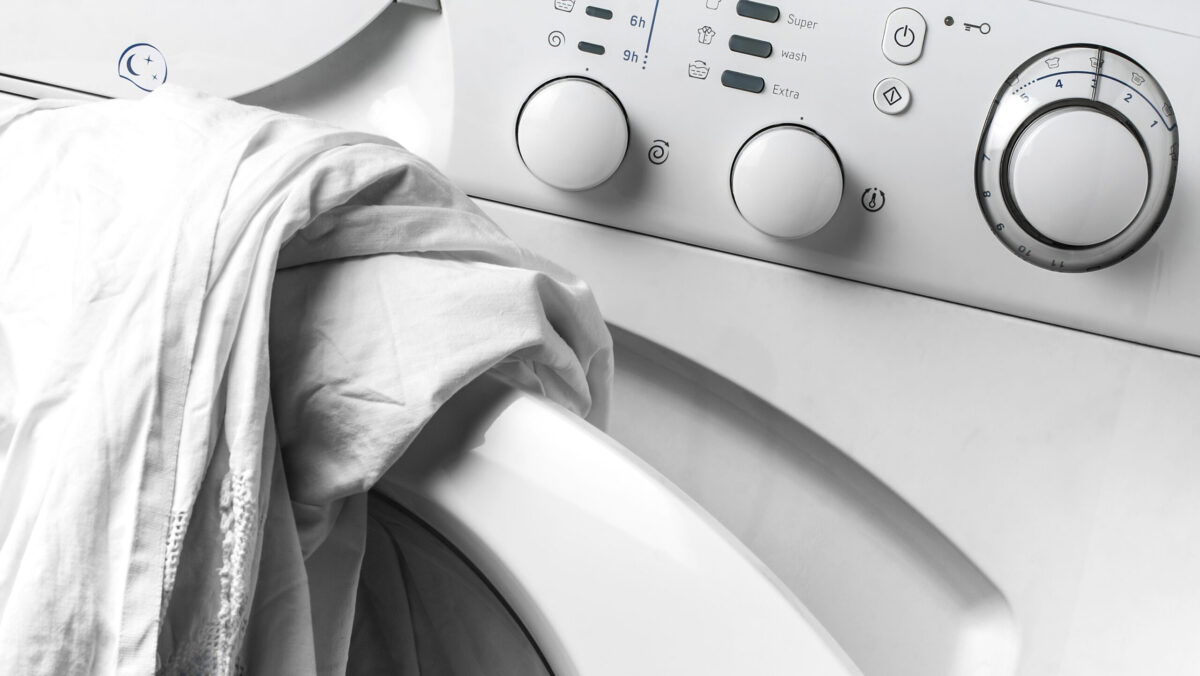 Amendă pentru cei care au mașină de spălat. Este interzis la bloc în 2024