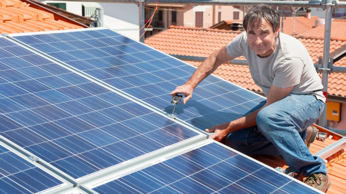 Vouchere pentru panouri fotovoltaice și anveloparea caselor. Adrian Câciu: Avem 1,2 miliarde de euro