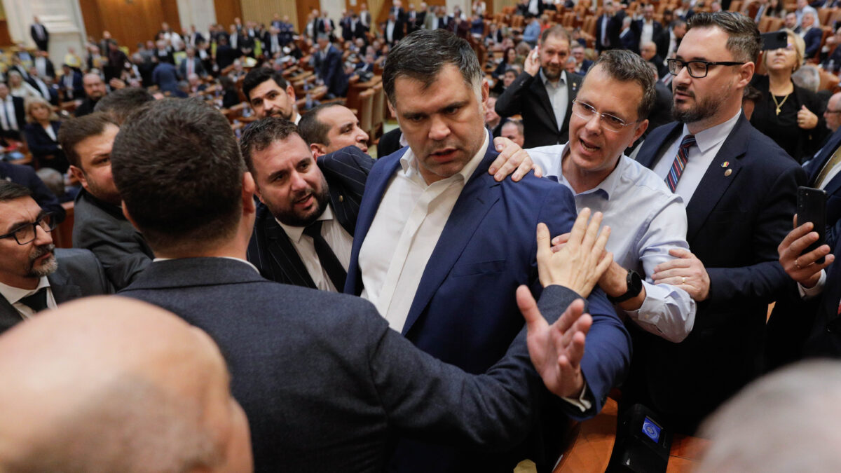 Scandal monstru în Parlamentul României! Aleșii au fost la un pas să se ia la bătaie
