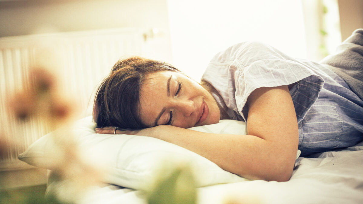 Câte calorii arzi în timp ce dormi? Iată ce spune știința