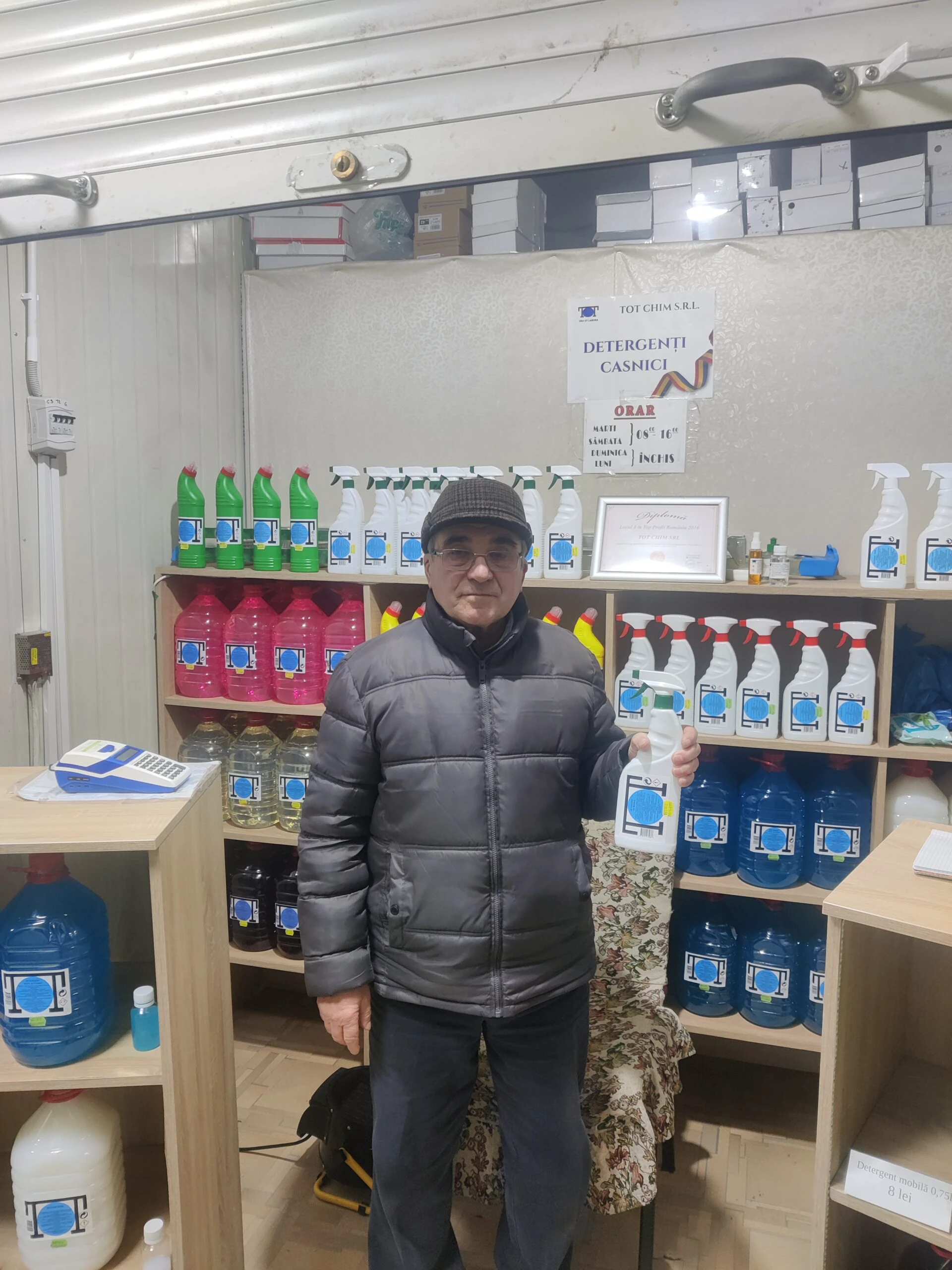 Ionică Stan este pensionar și colaborează cu producătorul de detergent din anul 2022