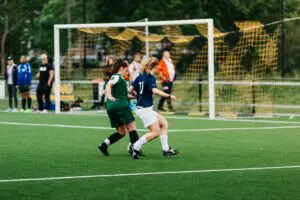 Performanță și Precizie: Ghidul Complet al Mingilor de Fotbal și Mănușilor de Portar