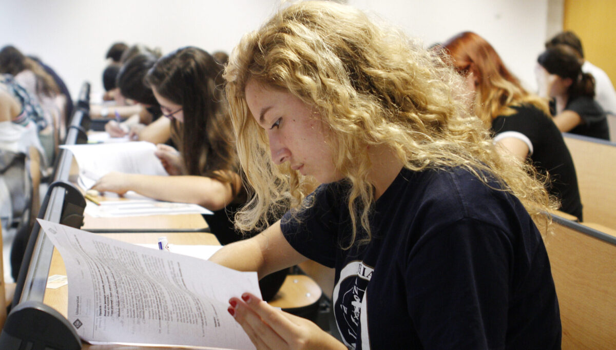 Schimbări pentru studenții din România! Decizia care se pregătește la ministerul Educației