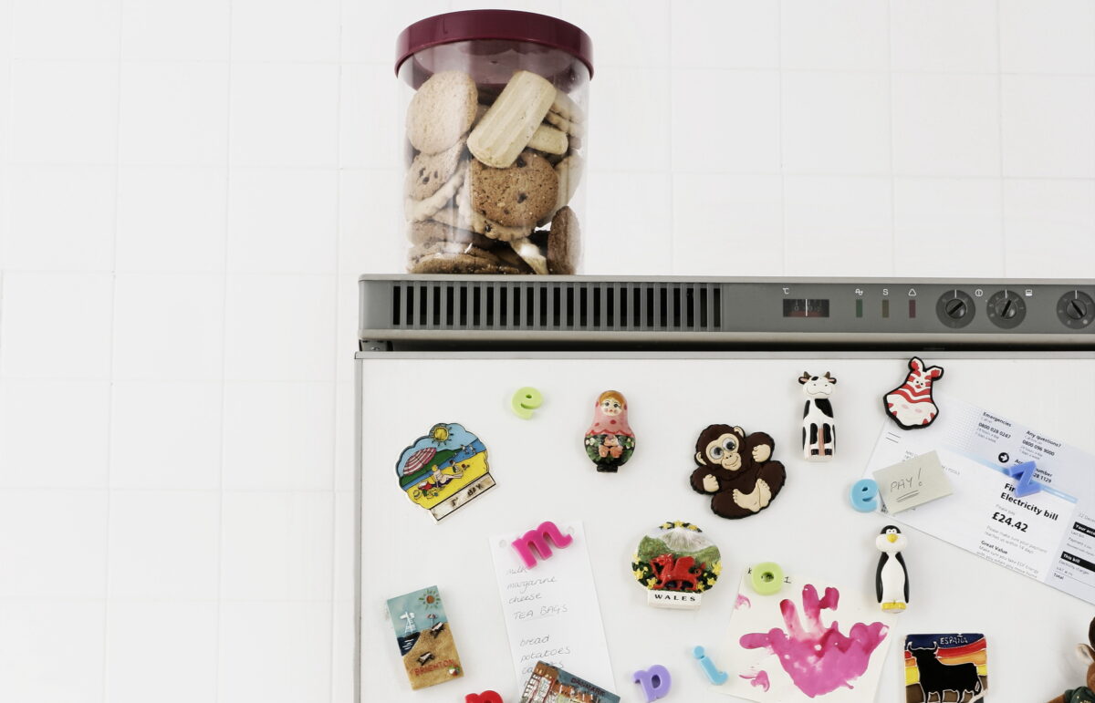 Nu mai țineți aceste produse sus pe frigider! Toți am făcut această greșeală