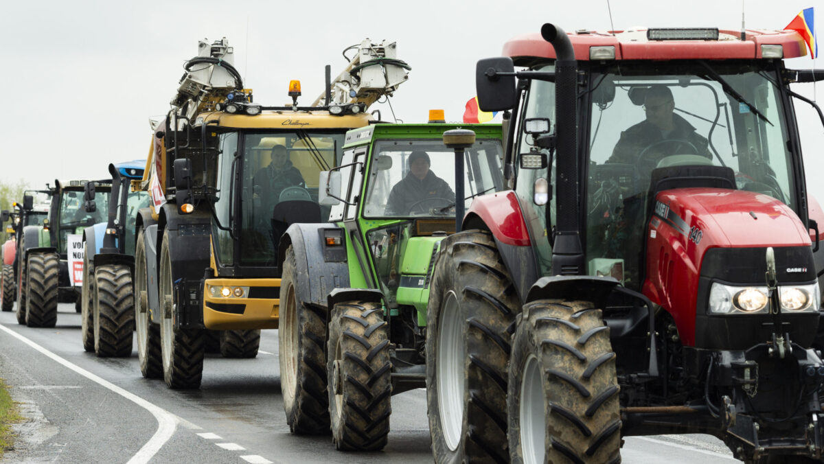 Protestele agricultorilor. Fermierii vor suspendarea plăţii ratelor la bănci