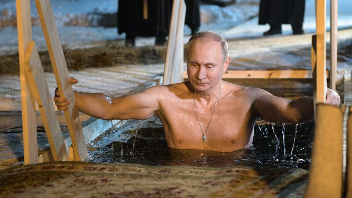 Imagini de necrezut cu Vladimir Putin. Dictatorul cântă și dansează înainte de alegeri