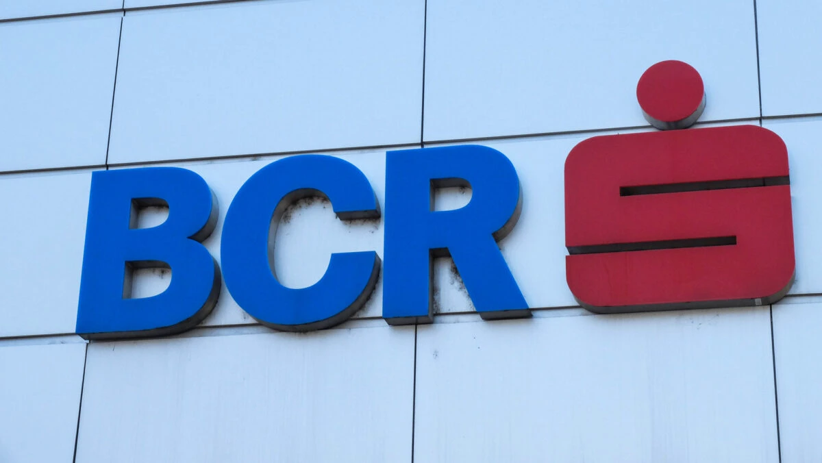 Decizie pentru cei care retrag bani la bancomat sau plătesc cu cardul. Reguli noi pentru clienții BCR din 1 august
