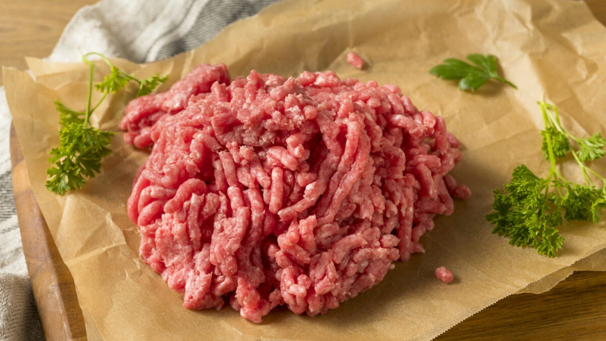 Cum se ține corect carnea tocată în frigider? Doar așa o poți păstra proaspătă mai mult timp