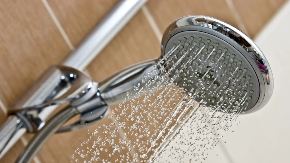 Cum scapi imediat de calcarul și mucegaiul din baie