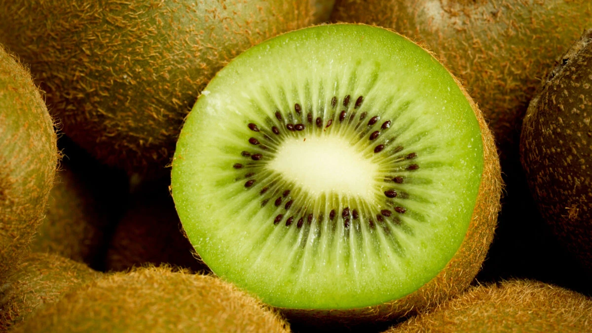 Ce se întâmplă în corpul nostru dacă mâncăm kiwi