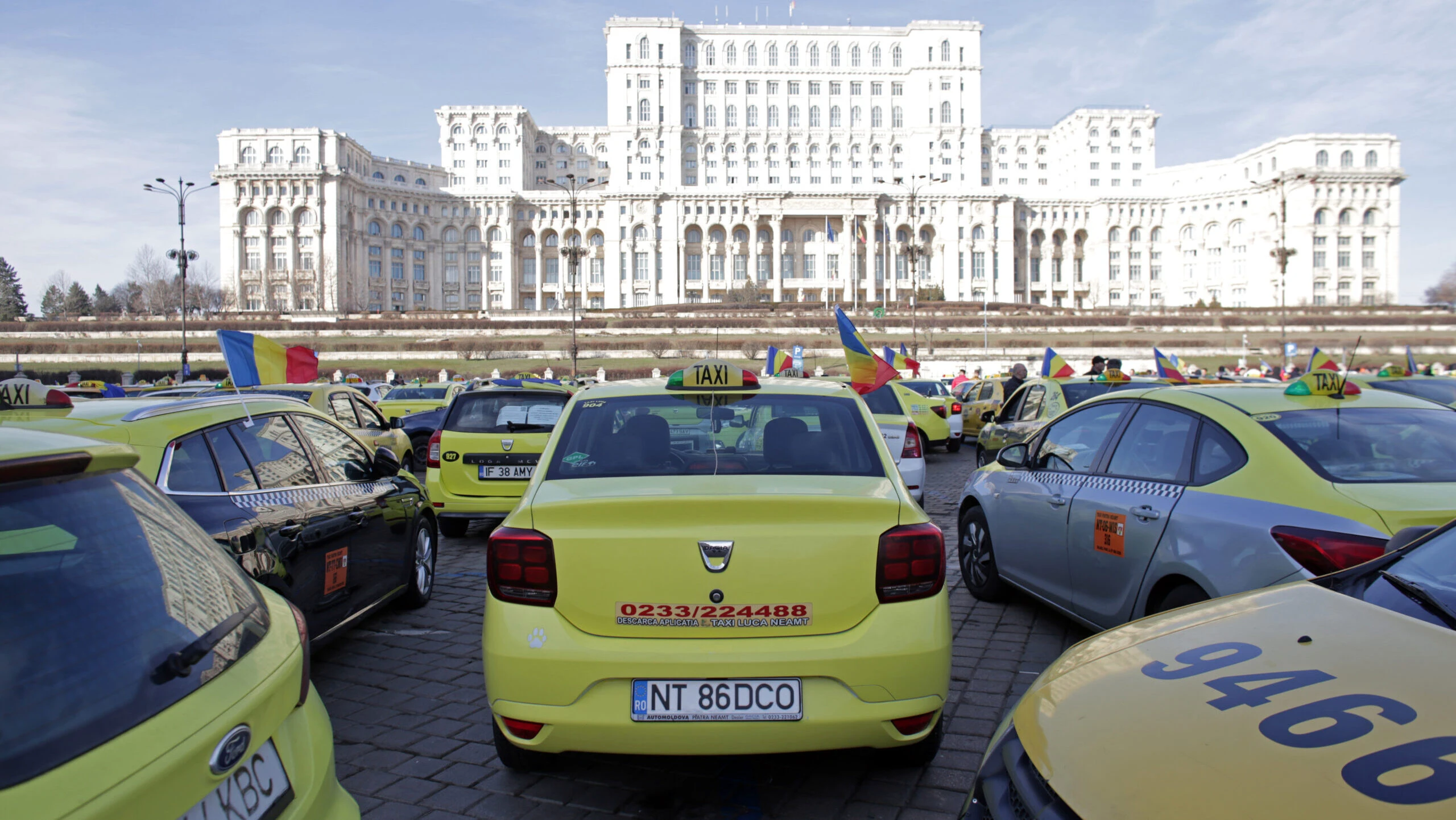 taxi, protest al taximetristilor la Palatul Parlamentului