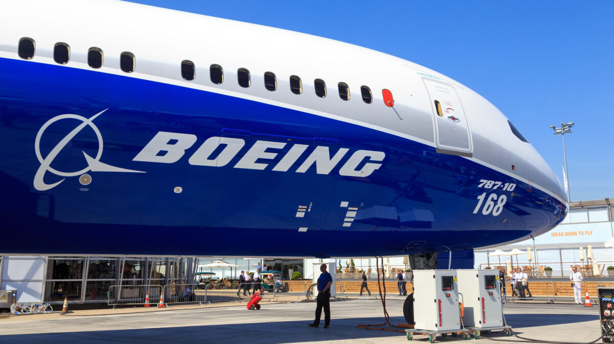 Criză la Boeing. Angajații fac grevă generală și cer majorarea salariilor