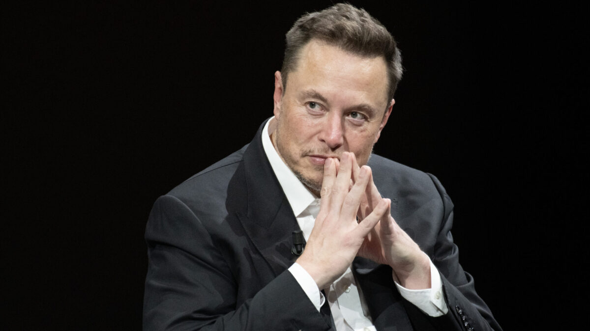 Acțiunile Tesla au înregistrat o creștere masivă după victoria lui Trump. Elon Musk e ,,noua stea” a Partidului Republican