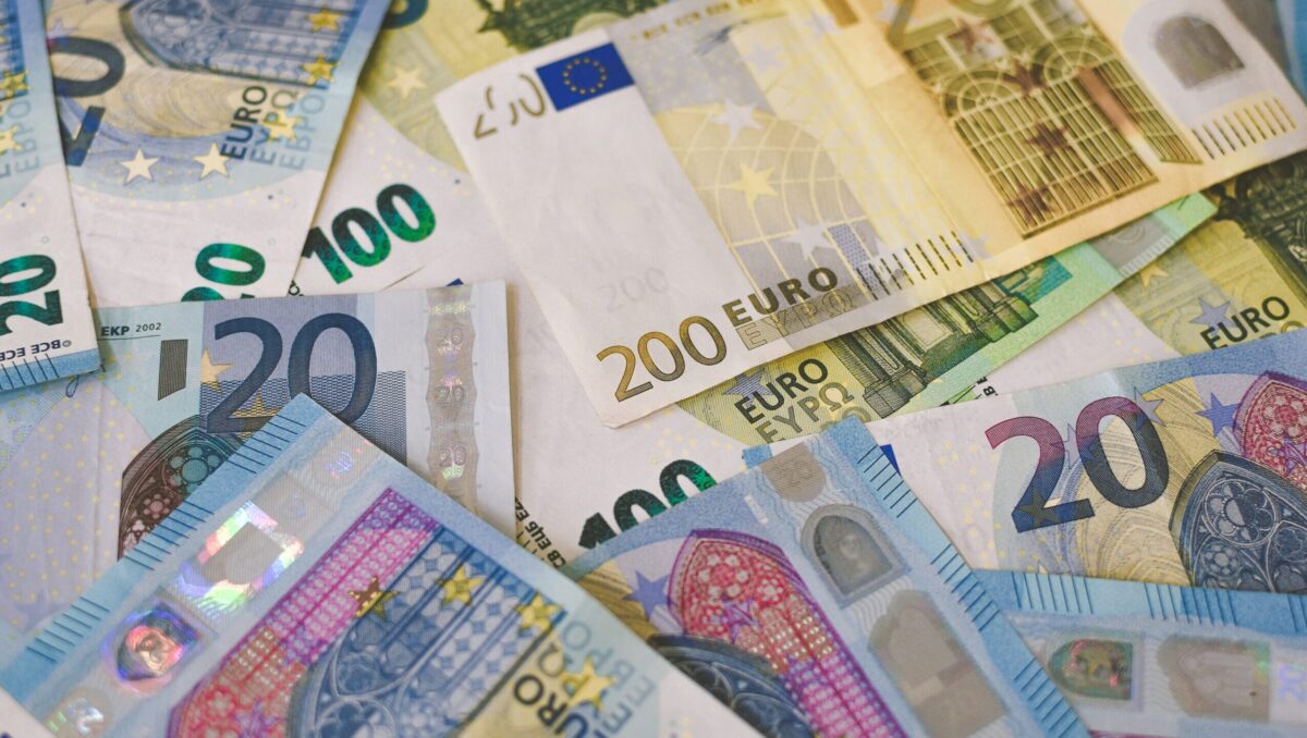 Banii românilor din bănci. Care este impactul garanţiei de 100.000 de euro la depozite