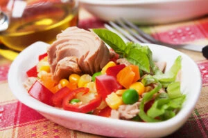 Salată de paste cu ton