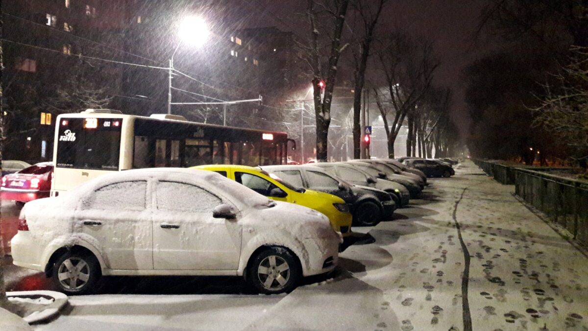 Vin ninsorile în România! Iarna se întoarce în martie. Unde va ninge