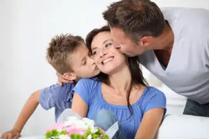 Concediu de creștere copil 2026. Drepturile pe care multe mame nu le cunosc când revin la muncă