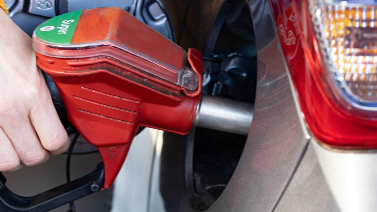 Carburanți mai ieftini înainte de weekend. Cât costă motorina vineri, 29 martie
