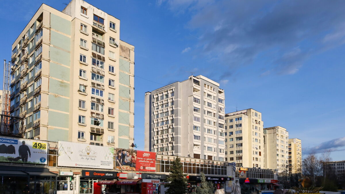 Crește numărul locuințelor vândute în București, în primul trimestru. Cererea mare pune presiune pe prețuri