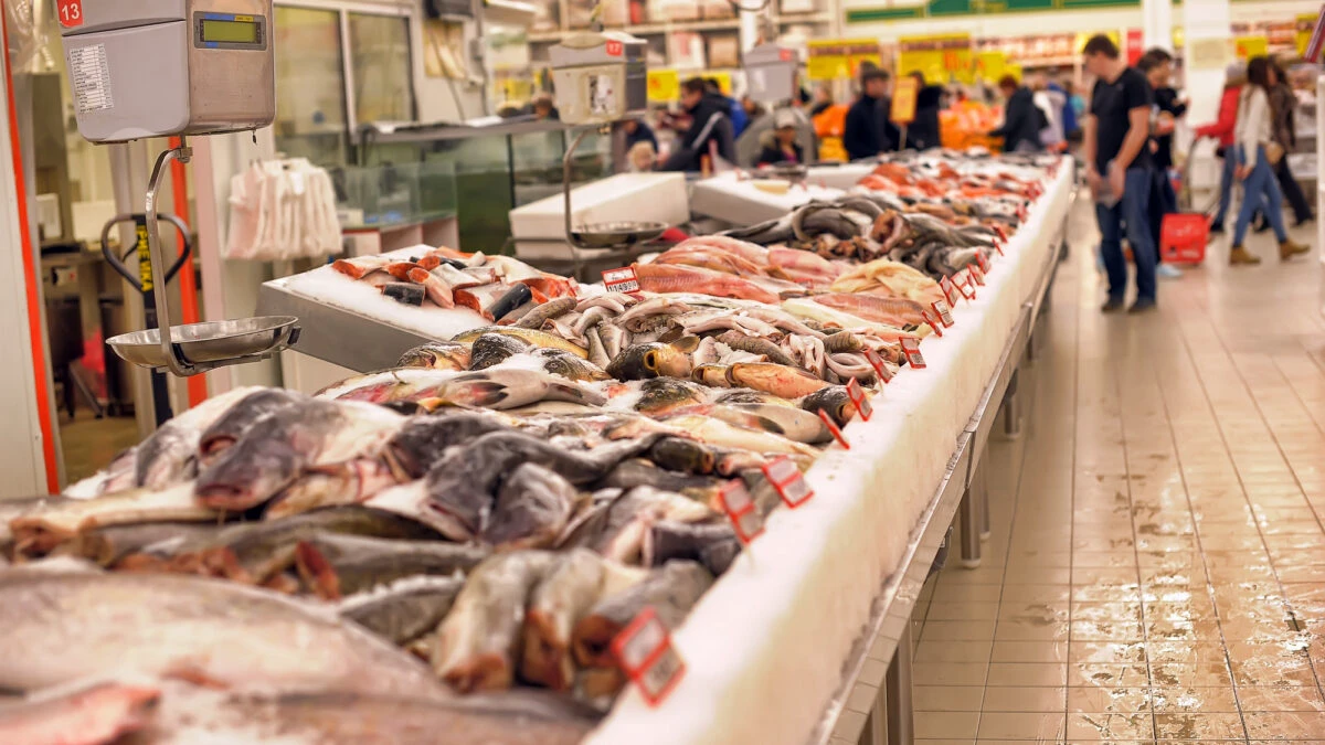 Ce trebuie să știi înainte să cumperi pește. ANPC a dezvăluit ce s-a descoperit în urma controalelor