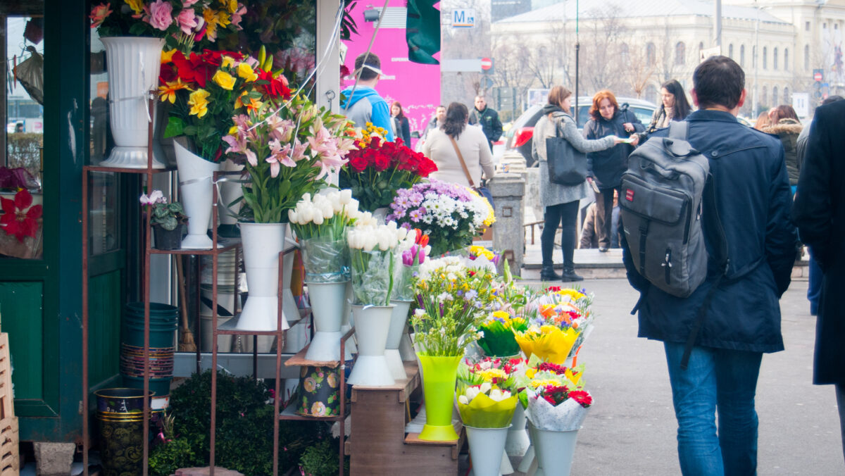 1 Martie. Cât costă un buchet de flori în București? Unde se găsesc cele mai ieftine flori